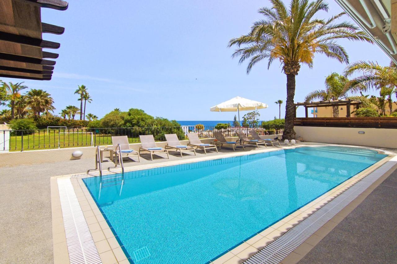Villa Oceania - Beachfront Паралімні Екстер'єр фото