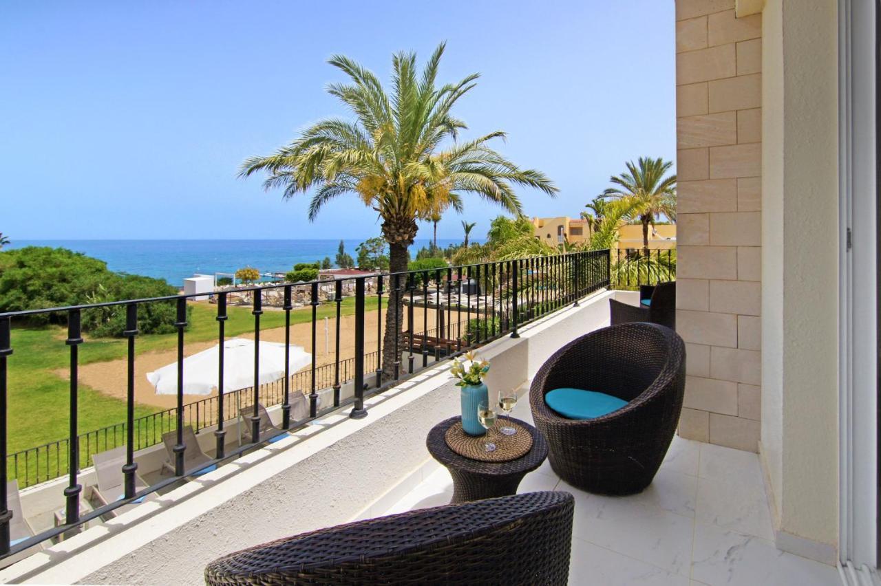 Villa Oceania - Beachfront Паралімні Екстер'єр фото